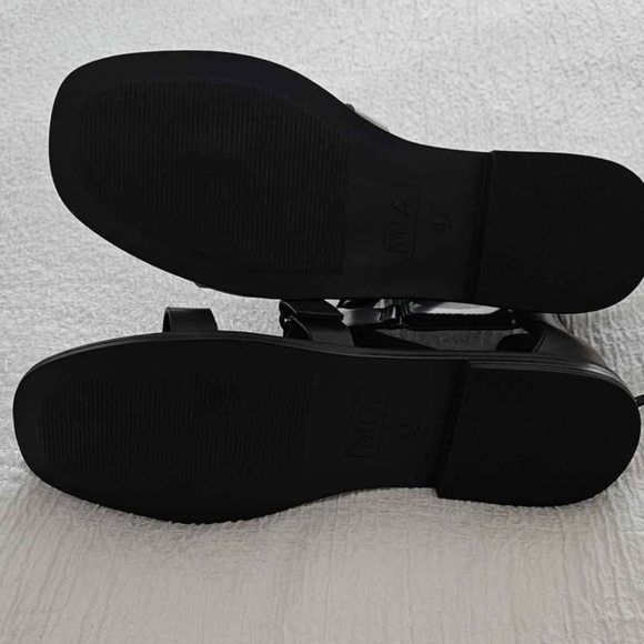 MIA Black Gladiator Sandals with Adjustable Straps - Picture 3 of 4